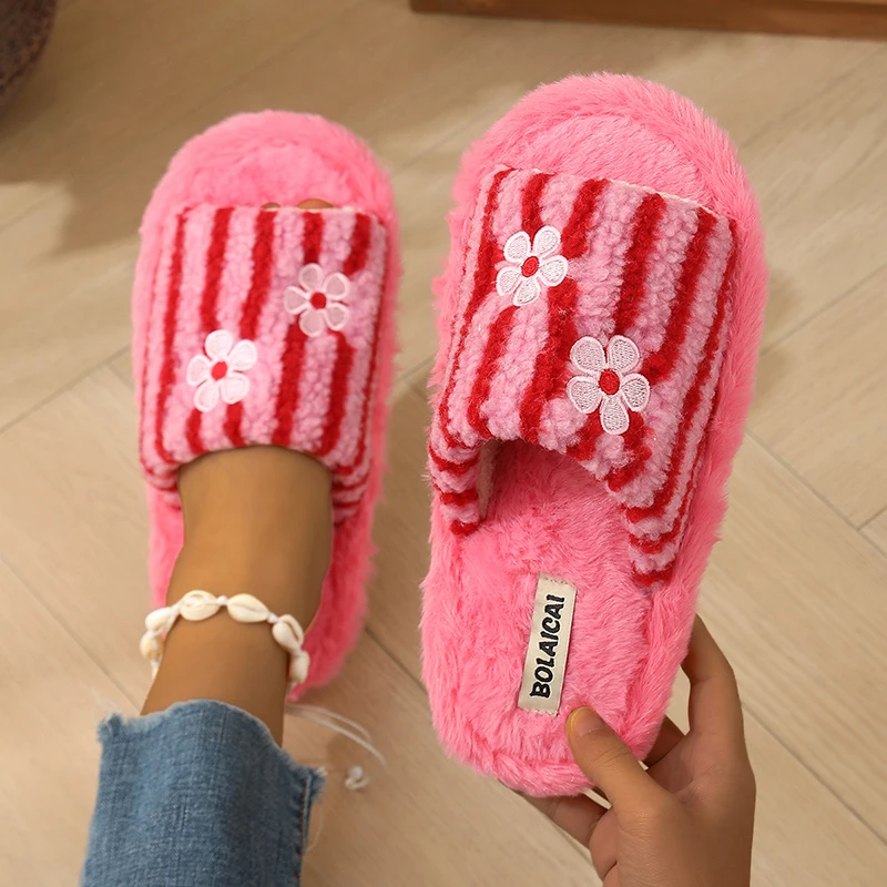 Winter Clothing Korea - Pantofole in peluche a righe con